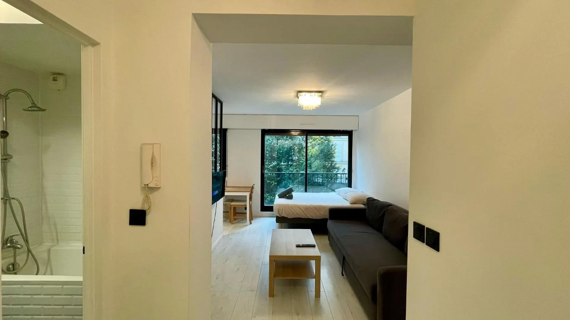 Studio Tour Eiffel La Muette Paris Apartment